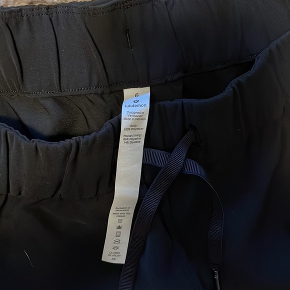 COPY - Lululemon Black pants, size 6 - Picture 4 of 4